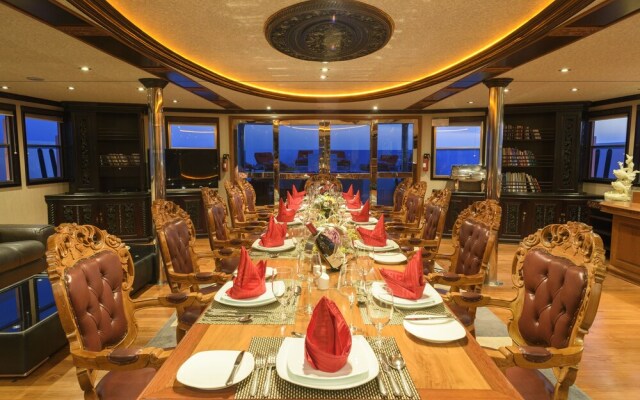 Dhaainkan'baa - Luxury Yacht