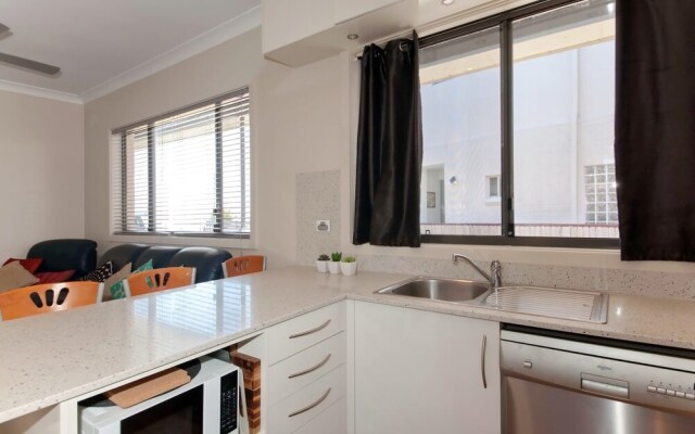 Sandy Point Road 3/38, Yacaaba