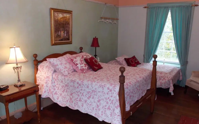 Maysville Manor Bed & Breakfast