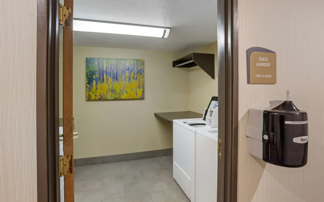 Best Western Plus Landmark Inn