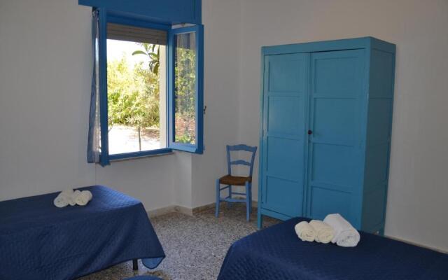 Casa indipendente immersa nel verde con vista mare