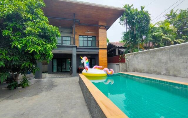 Lan House Pool Villa