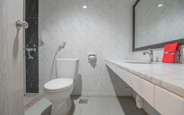 RedDoorz Plus near Harbour Bay Mall Batam