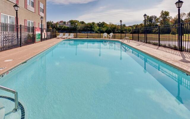 Country Inn & Suites by Radisson, Nashville Airport East, TN