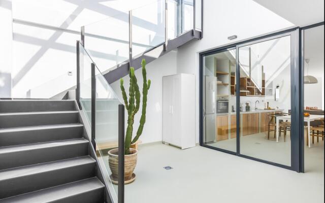 Design house with roof terrace ocean views