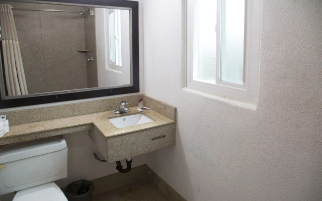 Harbor Inn and Suites Oceanside