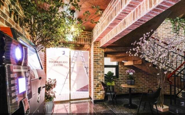 GoldenRoot Hotel in Gimhae