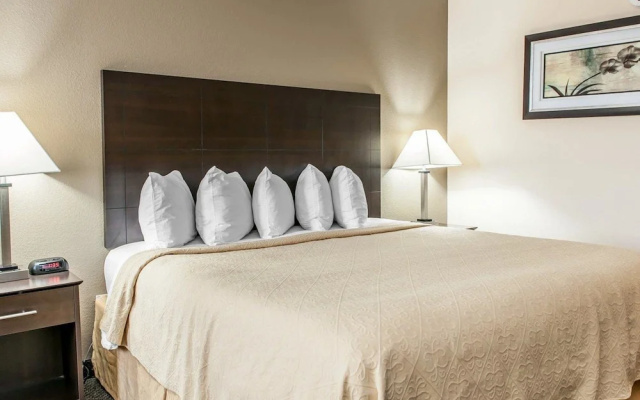 Quality Inn & Suites  Mattoon Area