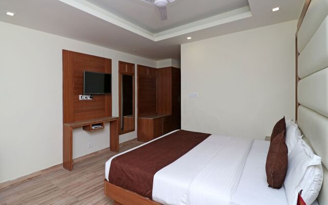 OYO 13908 Hotel India