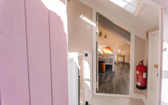 The Mexico Inn, Flat Two