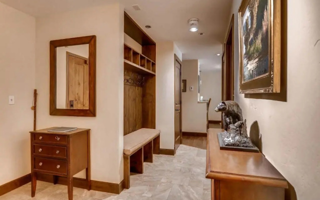 Kiva Lodge by East West Hospitality