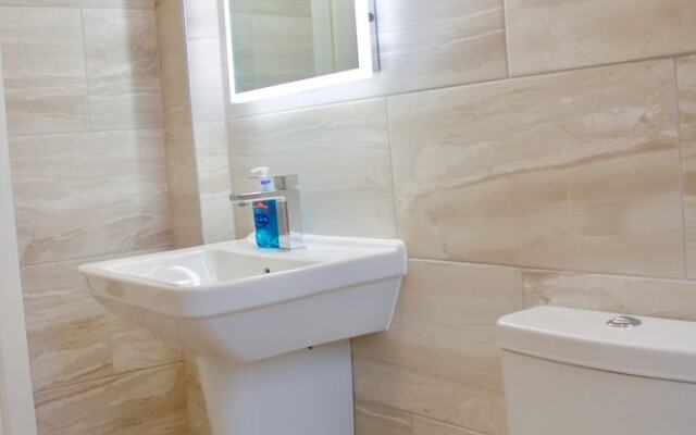 2 Bedroom Flat Off Leith Walk