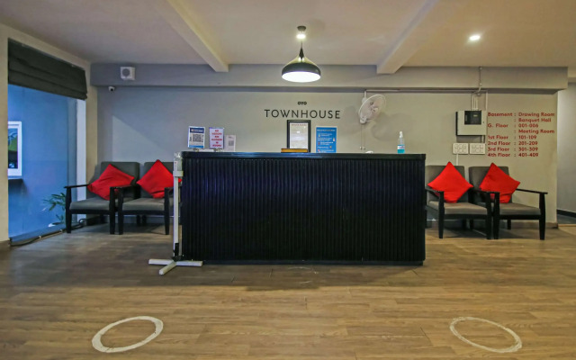 Oyo Townhouse 294 Near Artemis hospital