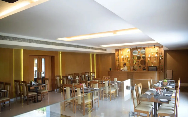 Hotel Kanha's Palm Springs