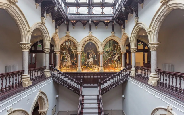 The Violet Suite Stone Cross Mansion
