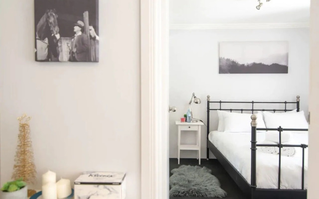 Peaceful Oasis in Randwick With Private Garden Patio