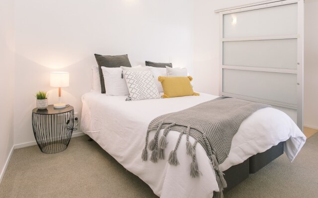 TOWNY - Penthouse with Carpark - 2 Bedrooms