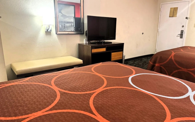 Super 8 By Wyndham Hattiesburg South