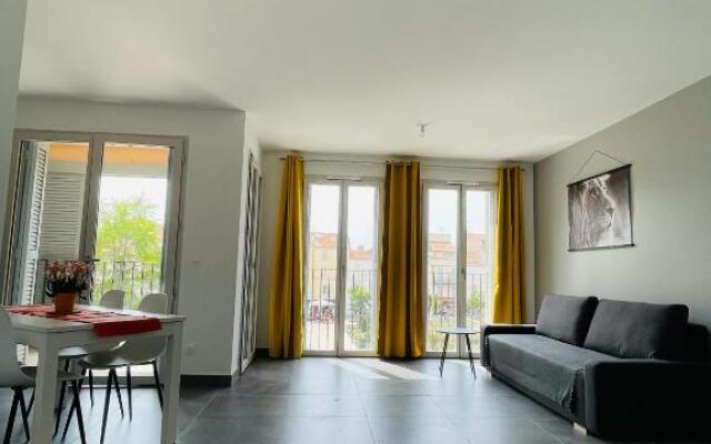 Antibes Old Center Charming Brand New Apartment