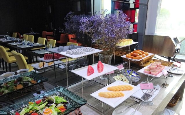 Holiday Villa Hotel & Residence