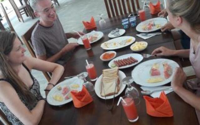 Mahinda Hotel and Restaurant