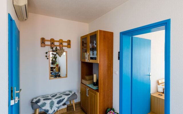 Comfortable Apartment With Amazing Seaview and Private Balcony,free Parking,wifi
