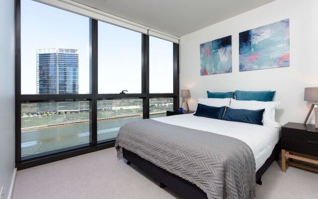 Wyndel Apartments Riverside on Collins