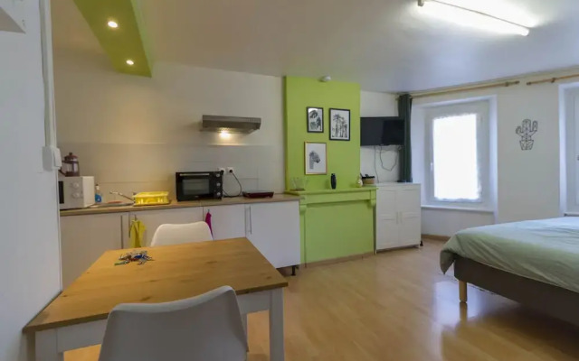 U2 Studio Équipé Proche Naval Group - Netflix