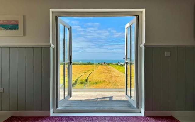 Seawynds Family Home With Far-reaching Sea Views