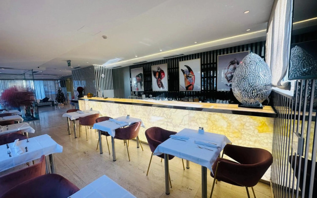 Hotel 9
