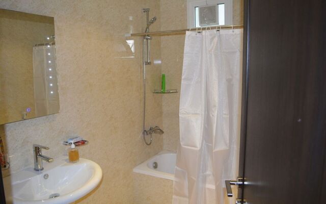Leaders Plaza Hotel
