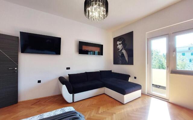 Mini Palais - Beachfront, 5 min center, terrace