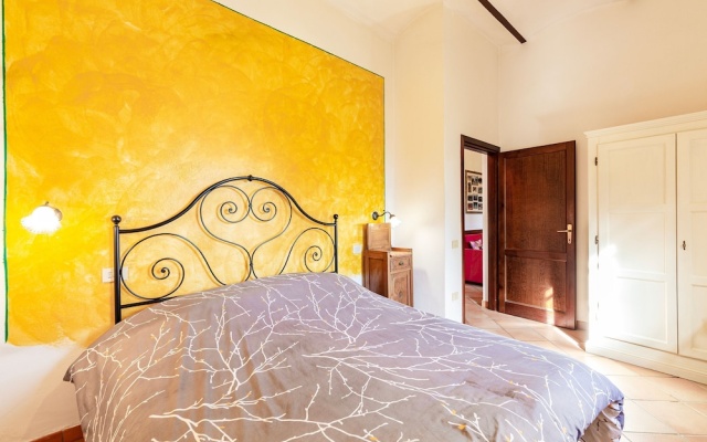 Broom apt With Shared Pool