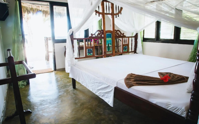 Moonshine Uroa Boutique Hotel