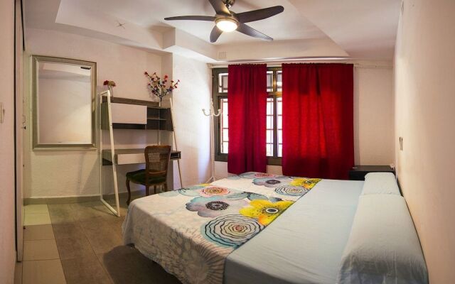 Go Bcn Hostal Ideal Badal - Hostel