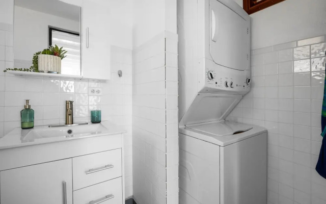 Golf Course Access Balcony Infinity Pool