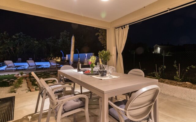 Luxurious Villa in Butkovici with Pool & Hot Tub