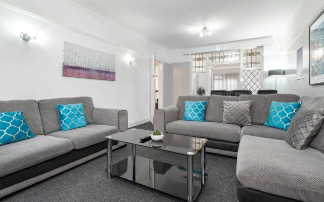 Family Home With Garden in Prime Birmingham Location