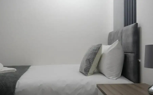 Manchester - 3 Bedroom House - Sleeps 5 - Etihcity