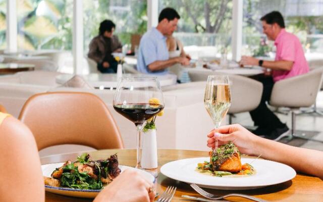 HALL Arts Hotel Dallas, Curio Collection by Hilton