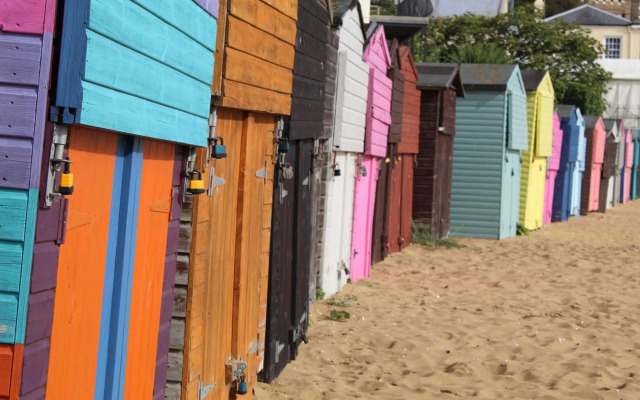 Sea Glimpses with free parking and garden