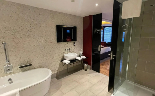 Le Monde Hotel