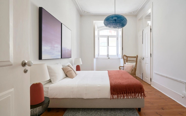 Sunny Pink Street Historical Apt, By TimeCooler