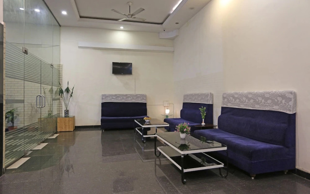 Townhouse OAK Hotel MP Inn