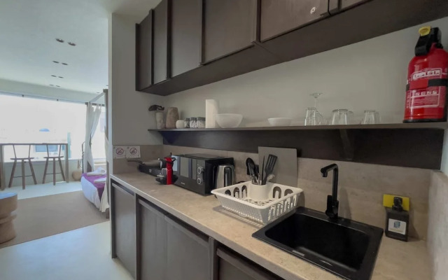 The Pyramids Horizon Studio w/ Bathtub