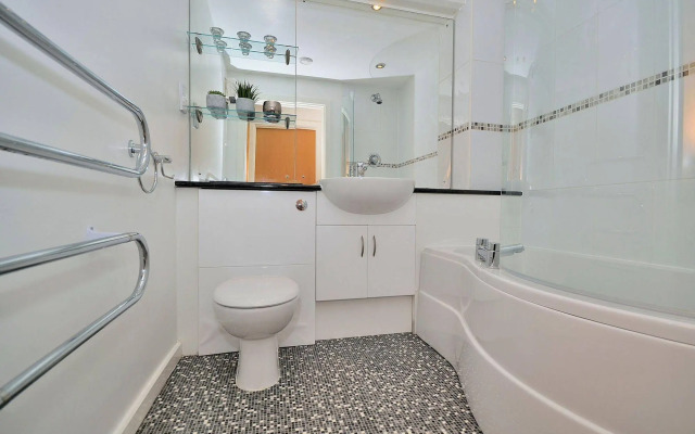 Racecourse Serviced Apartments