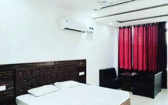 Town house cafe and hotel