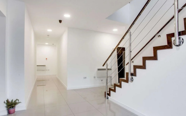 Elegant Apartment in Milton Keynes near Snozone