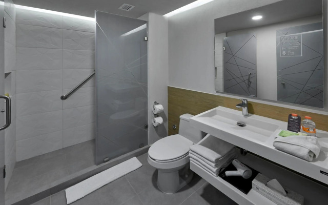 City Express Plus by Marriott Cancún Aeropuerto Riviera