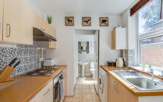 Stayzo House Accommodation- Coventry Free Parking